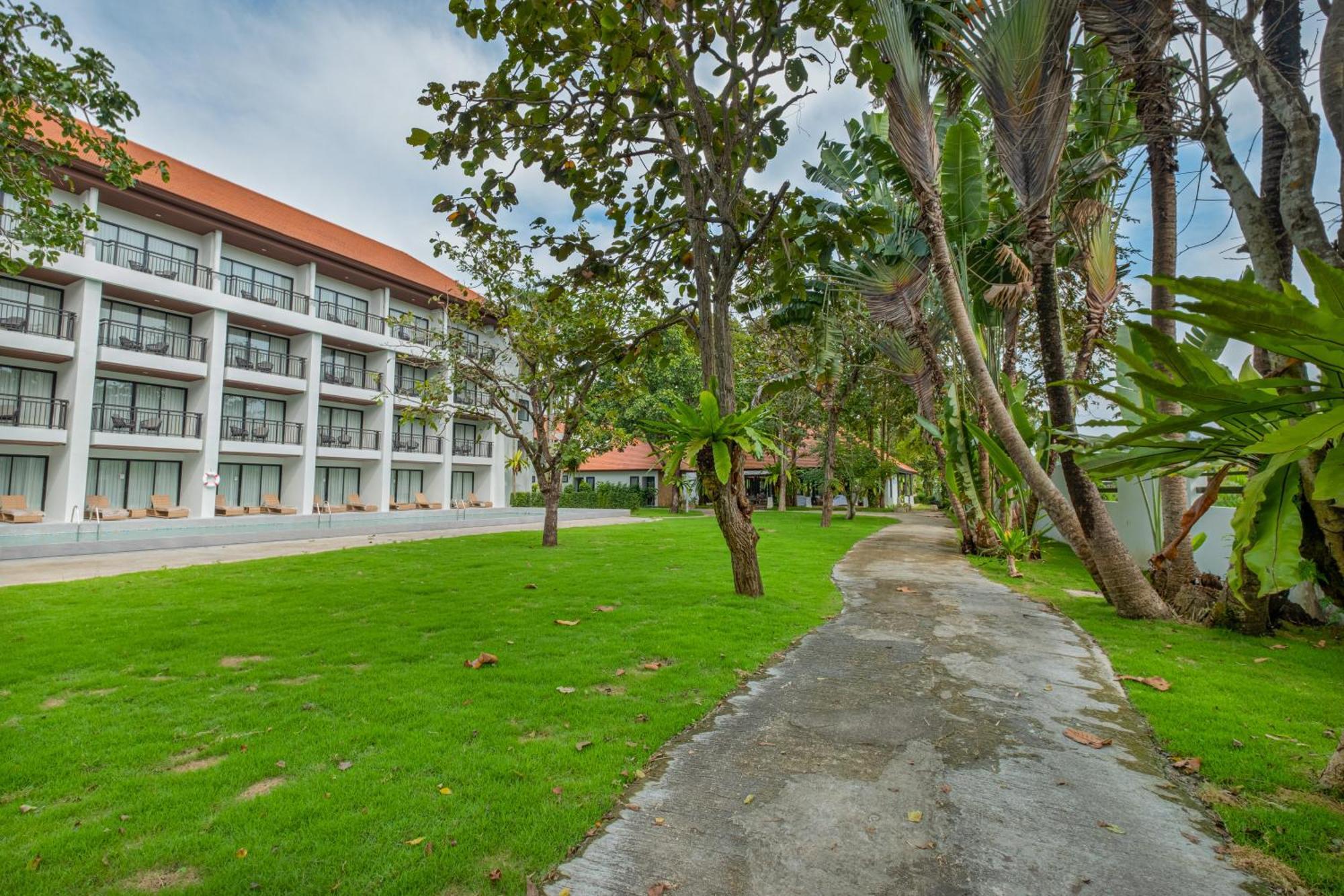 Отель Estella Phuket